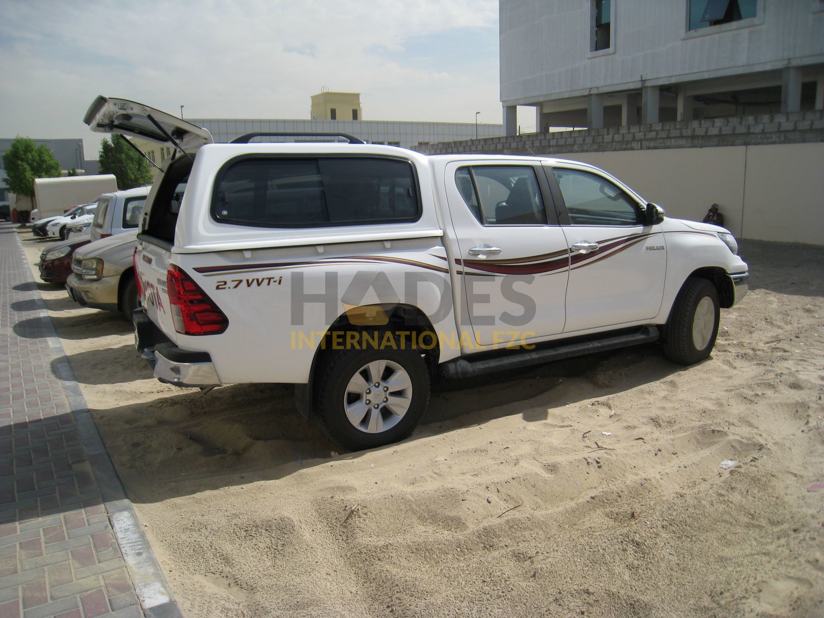 Toyota Hilux 2.7L Petrol, 4×4 Manual/T With Canopy 2020 model