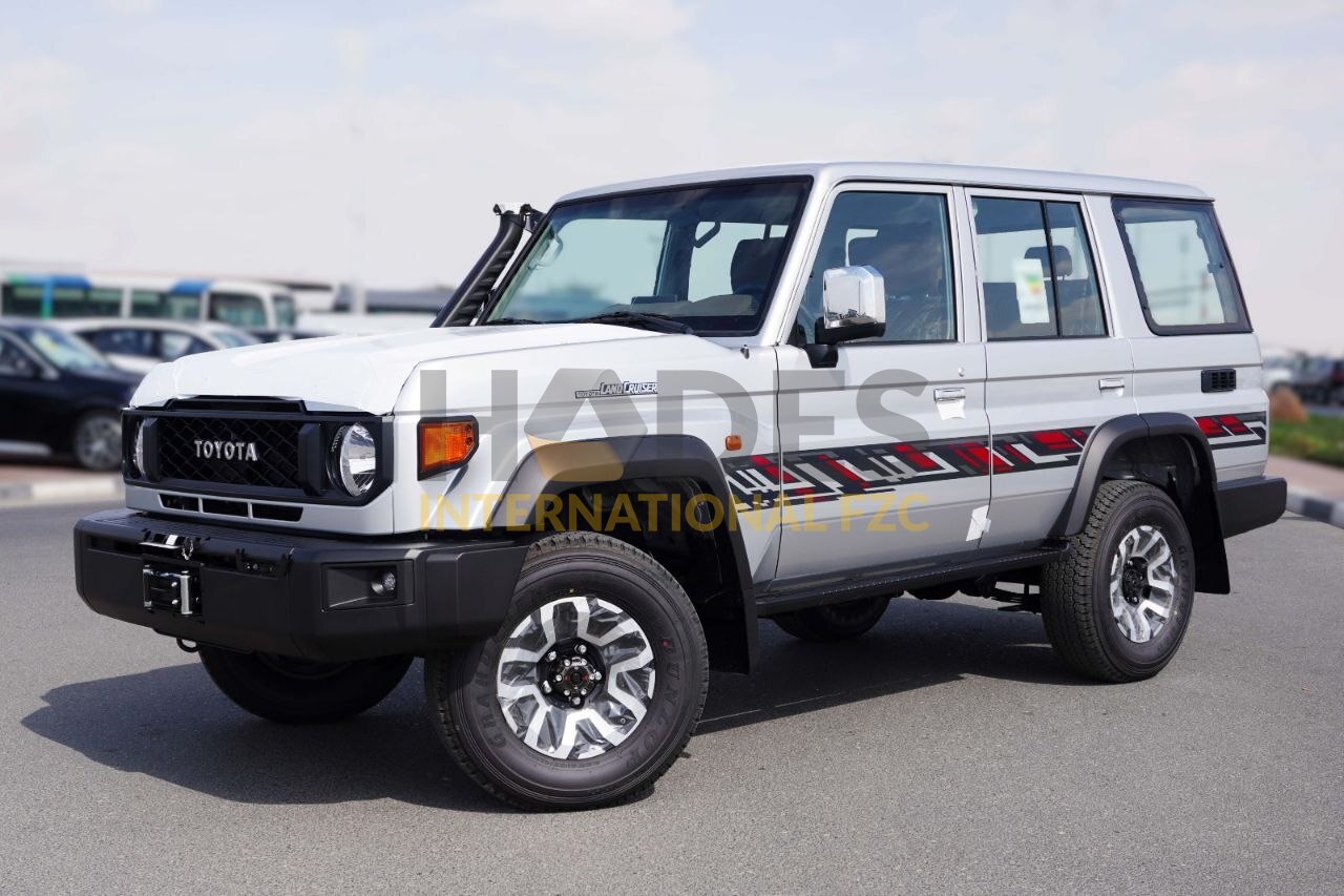 TOYOTA LAND CRUISER V6 4.0L 2027 model